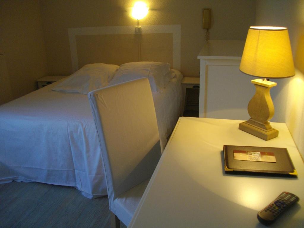 Hotel Pacific กาเลส์ ภายนอก รูปภาพ